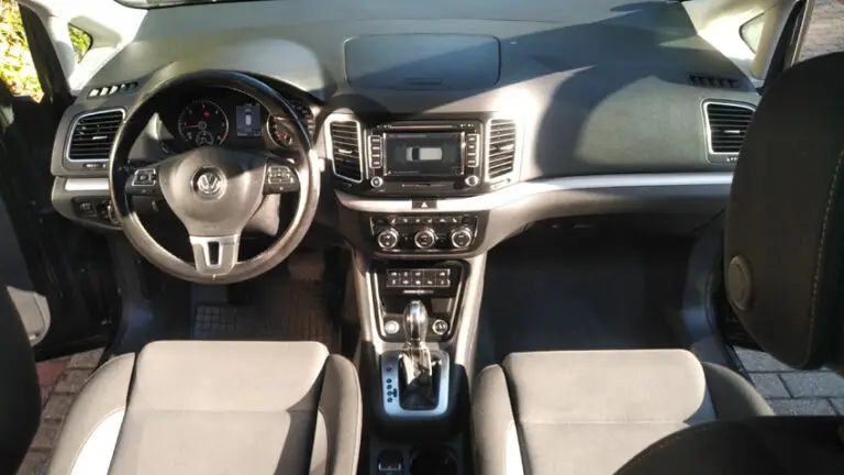 VW SHARAN- 236799 km – Polster